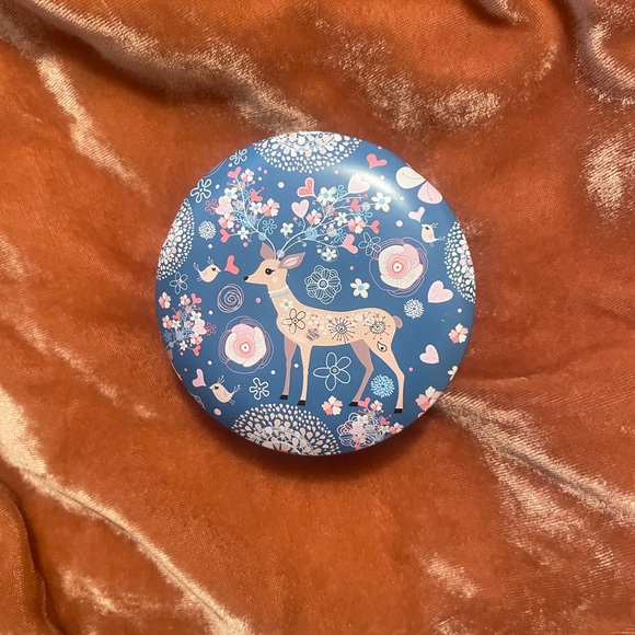 Christmas Reindeer “Winter Wonderland” tin soy wax candle - Picture 2 of 5